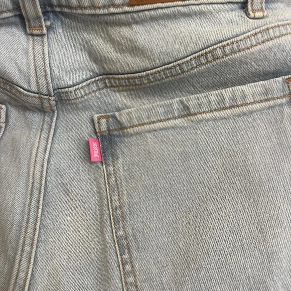 Light Wash Women’s Jeans - Picture 3 of 5